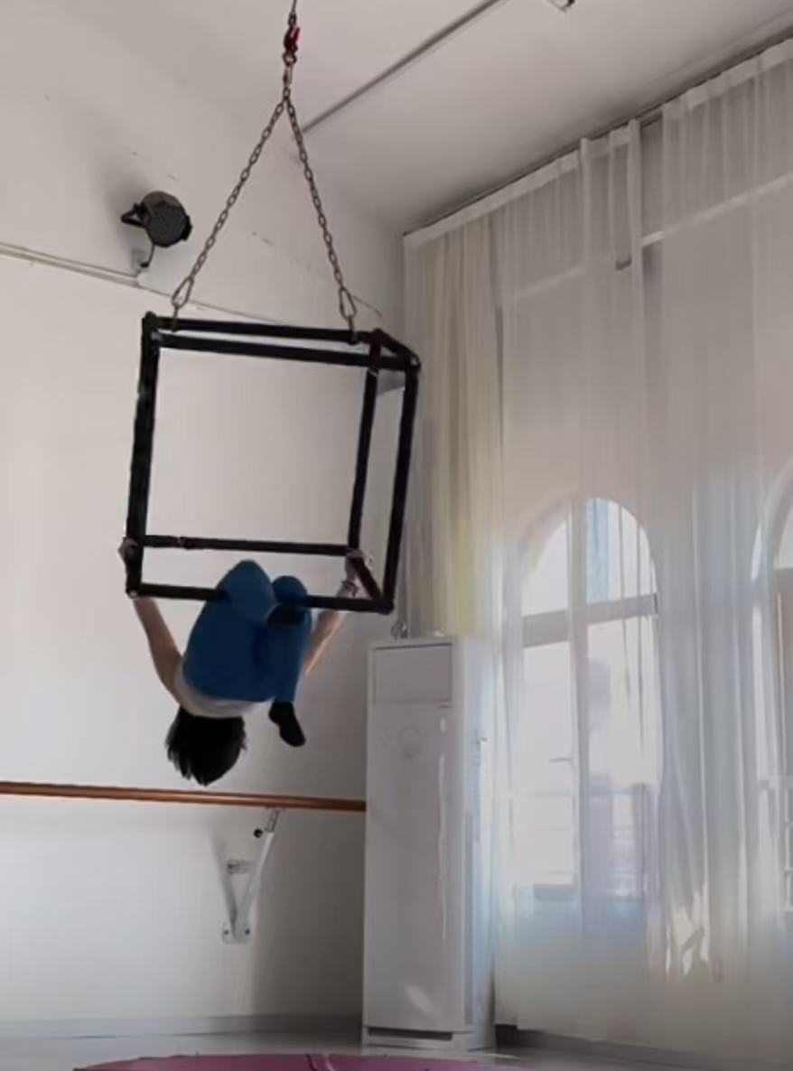 85cm Aerial Cube Hoop